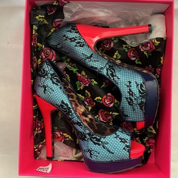 🔥 NEW! Betsey Johnson Peep-Toe Platforms w/Lace Detail - Leopard Bottoms 7.5 - Picture 3 of 8